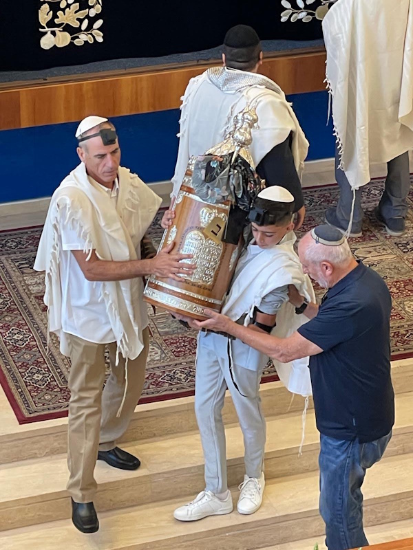 שמחה בבית הכנסת