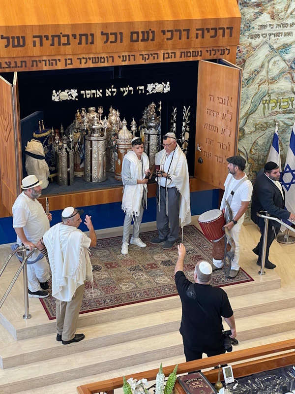 שמחה בבית הכנסת